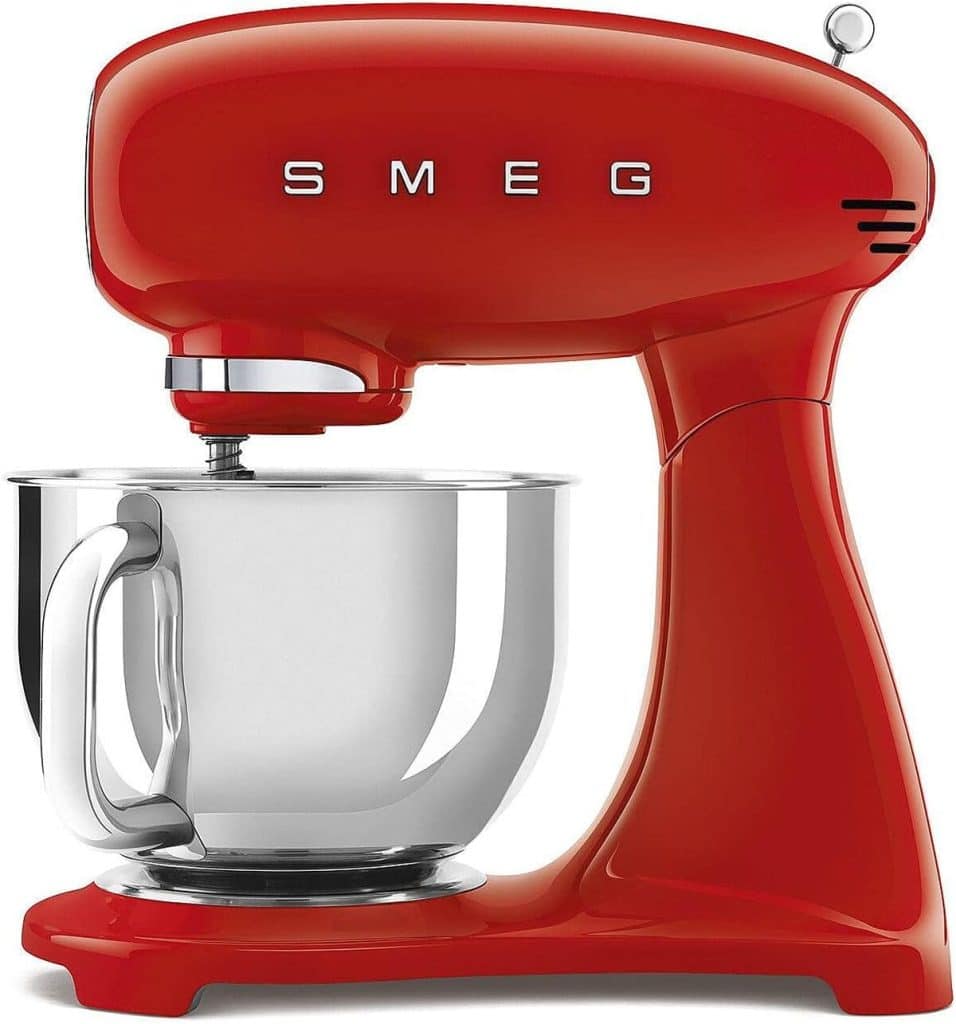 Test du robot pâtissier Smeg SMF03RDEU rouge : puissance et sécurité