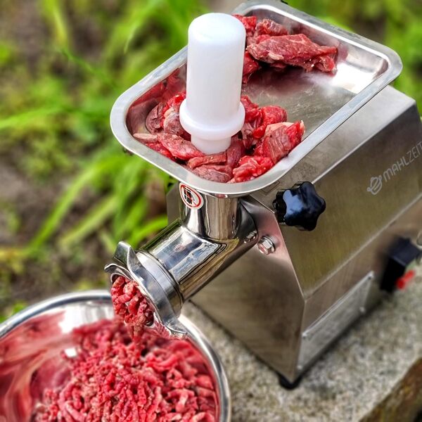 Mahlzeit Hachoir à viande électrique professionnel I Machine de carnaval en acier inoxydable Machine à saucisses de qualité gastronomique I Machine à viande avec remplissage (250 W - 75 kg/h)