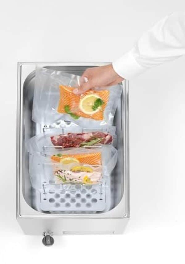 Découvrez notre analyse détaillée du cuiseur sous-vide Hendi 225448 GN 1/1 : performance, efficacité, fonctionnalités et conseils d'utilisation pour des plats savoureux et parfaitement cuits.